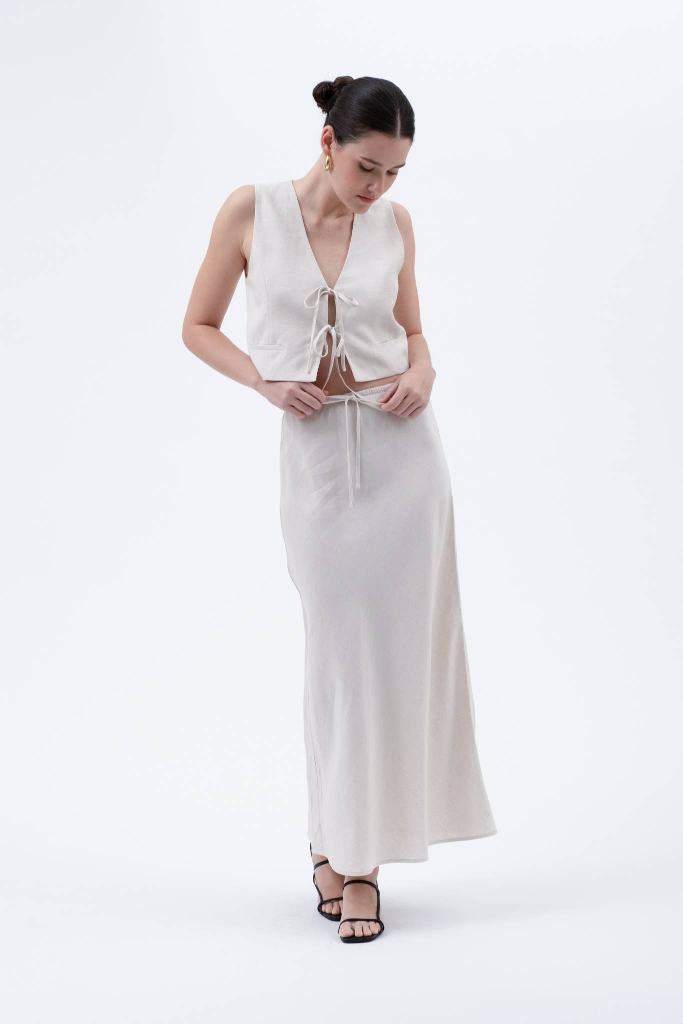 SOLID HIGH WAIST FRONT TIE LINEN MIDI SKIRT