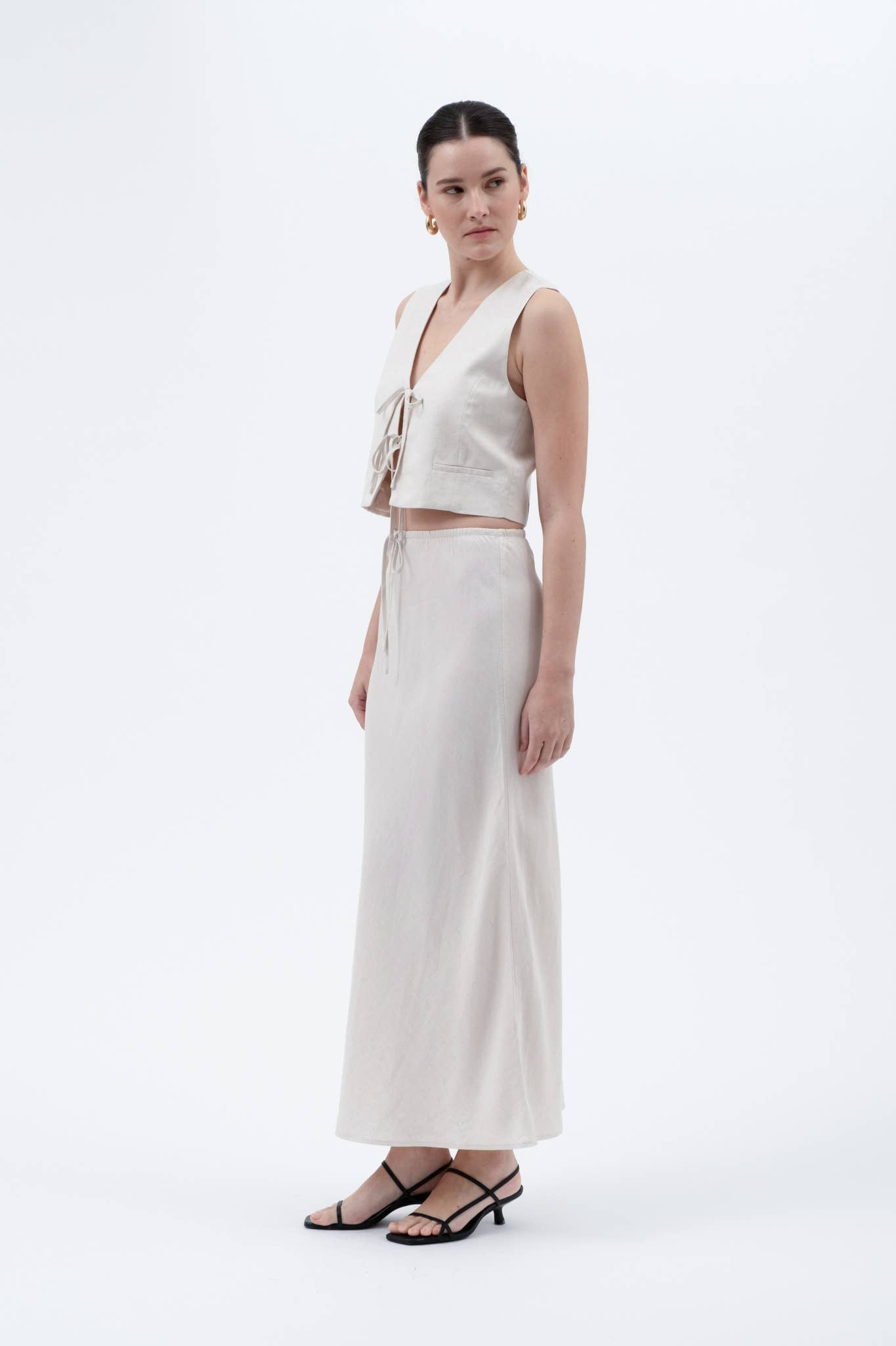 V NECK FRONT TIE CROPPED VEST