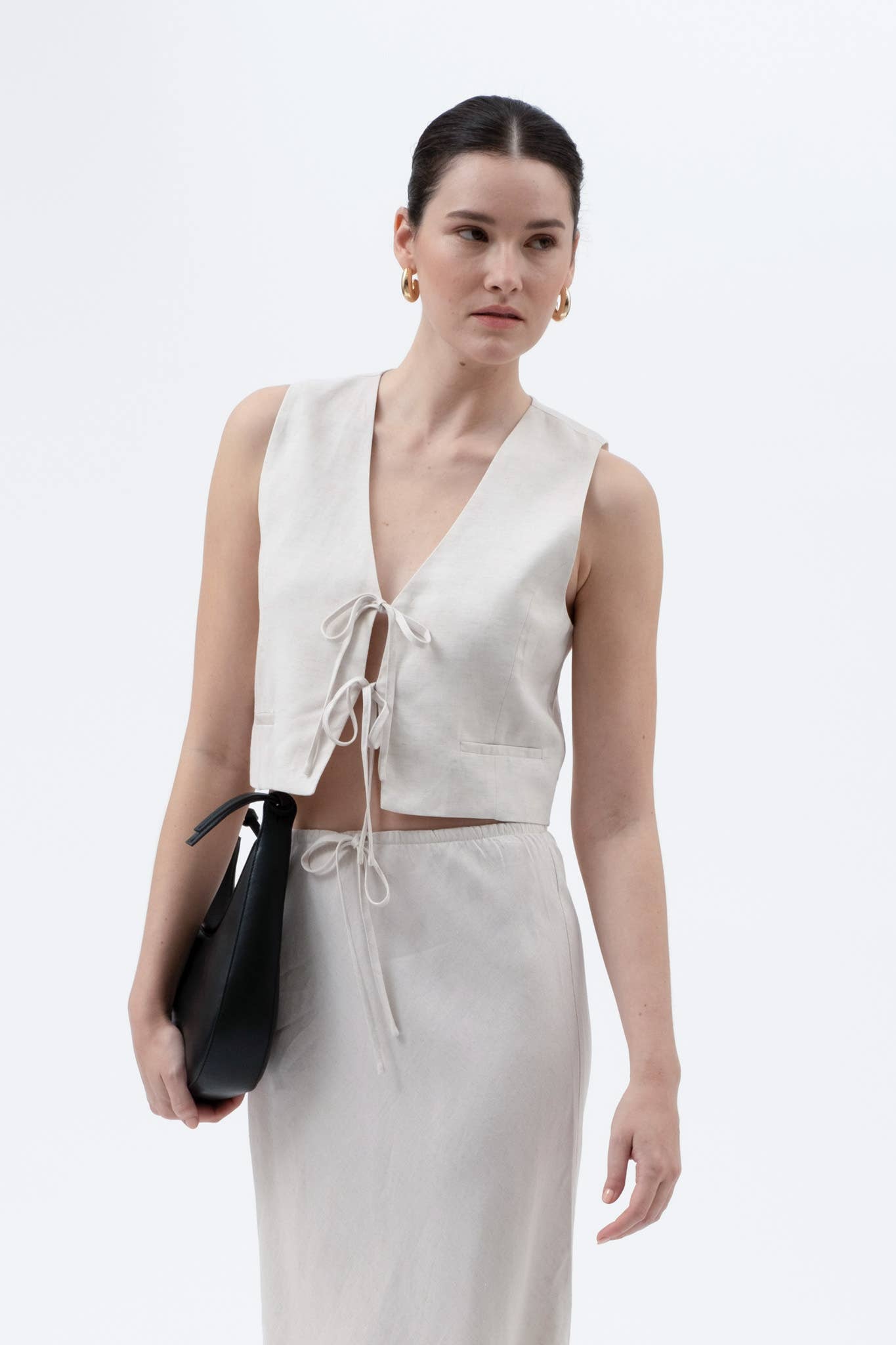V NECK FRONT TIE CROPPED VEST