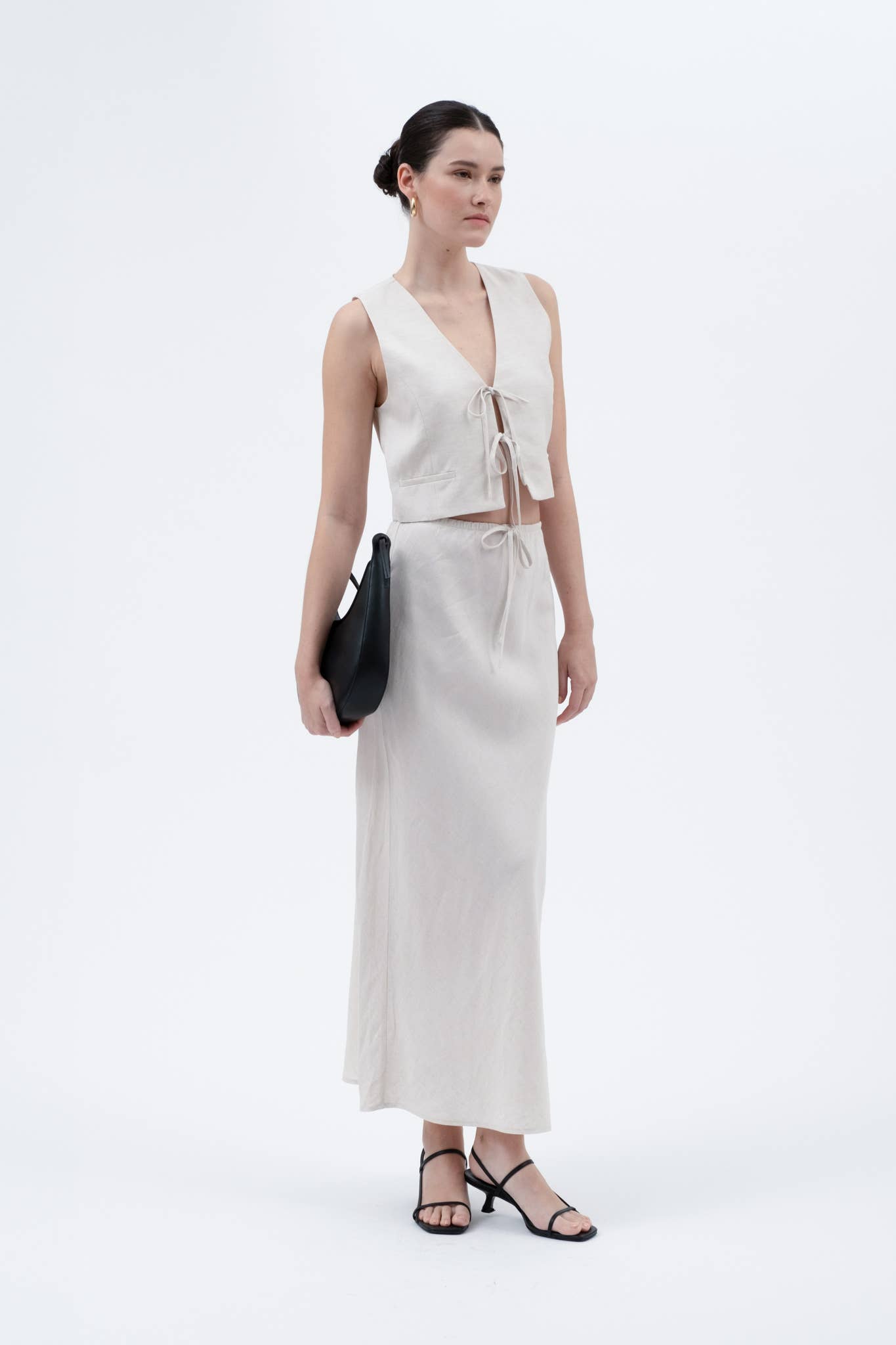 V NECK FRONT TIE CROPPED VEST