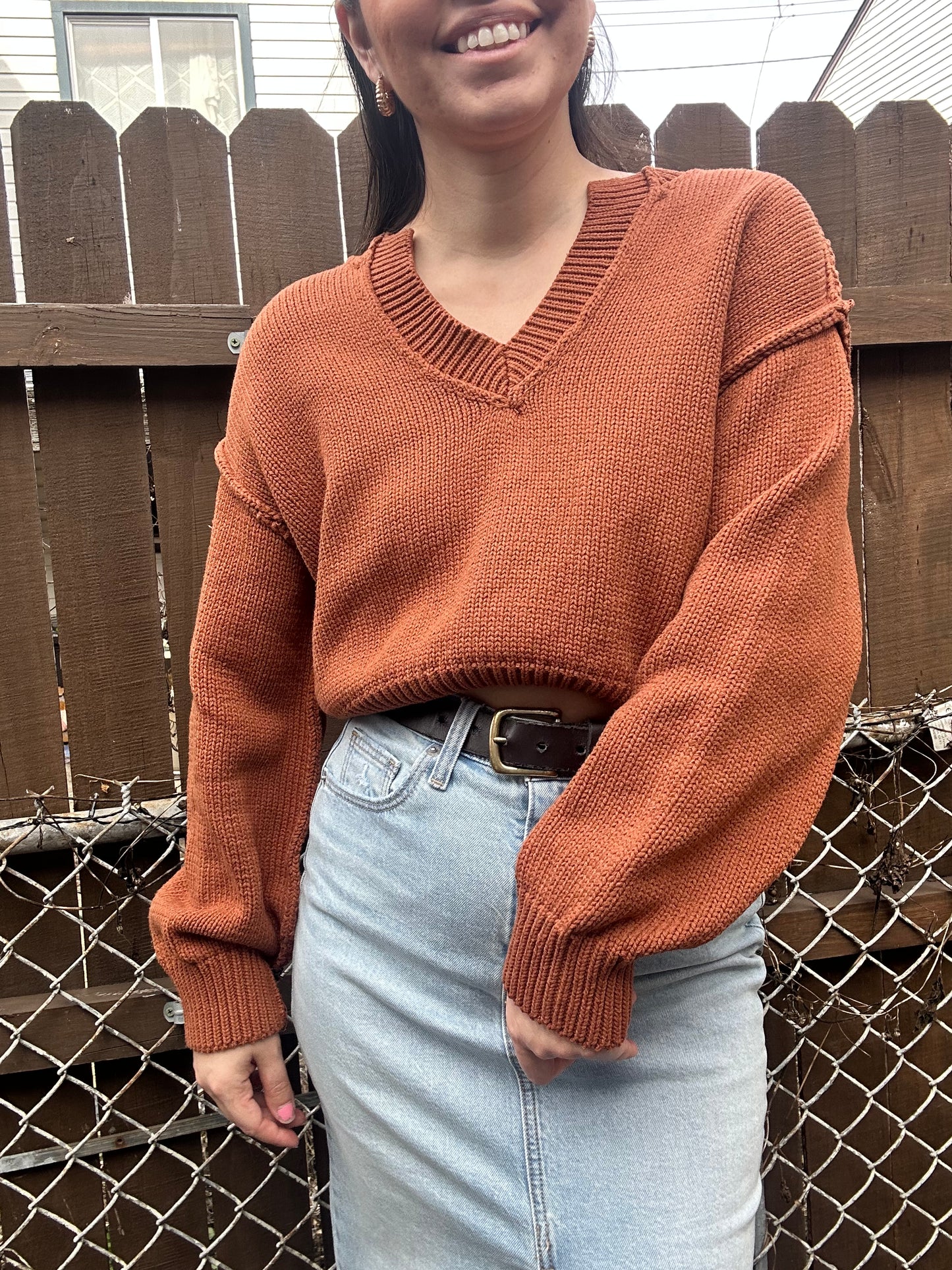 SOPHIE V-NECK SWEATER TOP