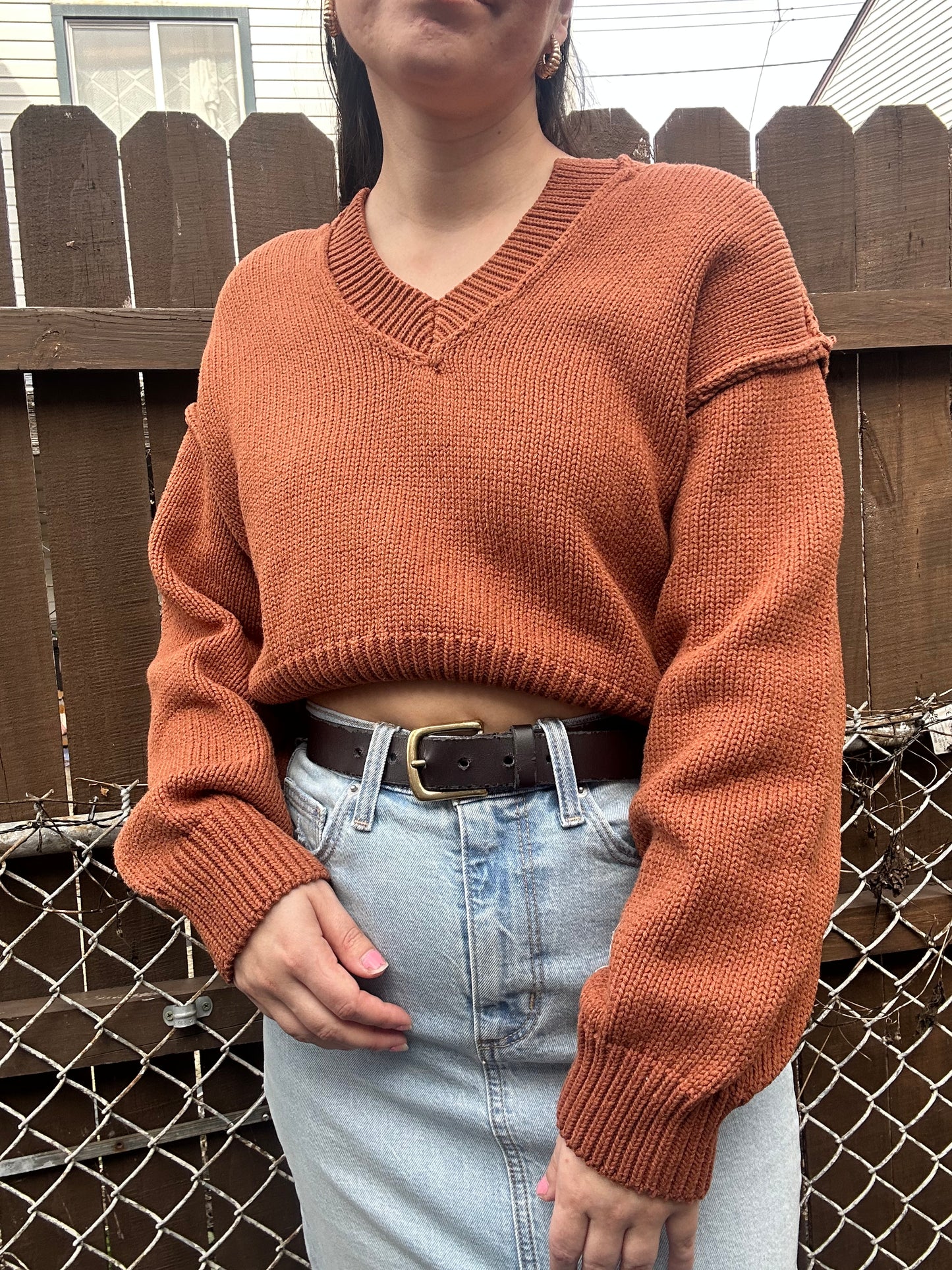 SOPHIE V-NECK SWEATER TOP